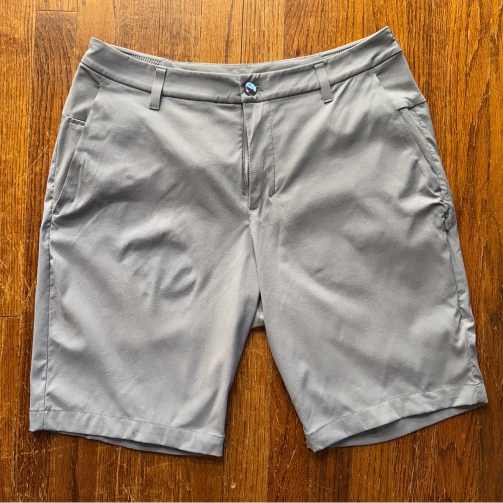 Lululemon Athletica Men's Light Gray Flat Front Golf Shorts